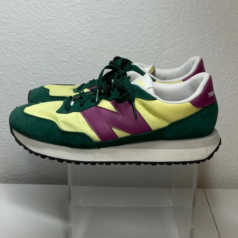 Men’s New Balance 237 V1 Sneaker Retro Inspired Size 9